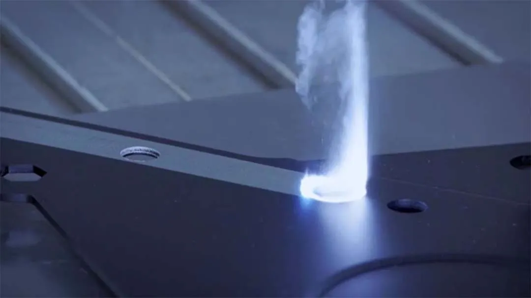 Coating removal in progress on a steel surface with a pulsed laser