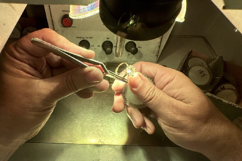 Jewelry laser welder for repair shops