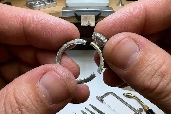 Gold ring crack repair laser welding
