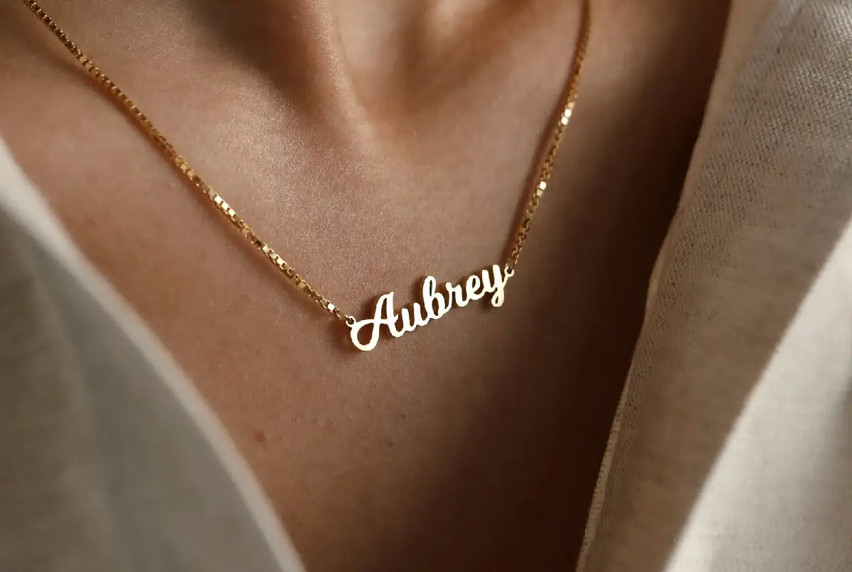 Laser cutting a name necklace