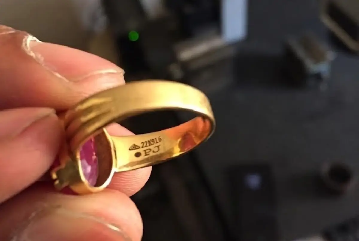 Laser marking a gold ring